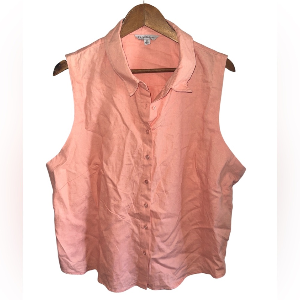 Stylish Sleeveless Button-Down Shirt in Peach
